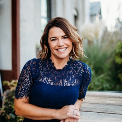 headshot of Kelly Land
